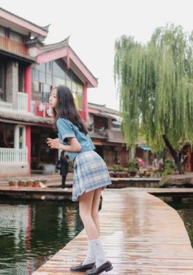 老汉胯下的女学生